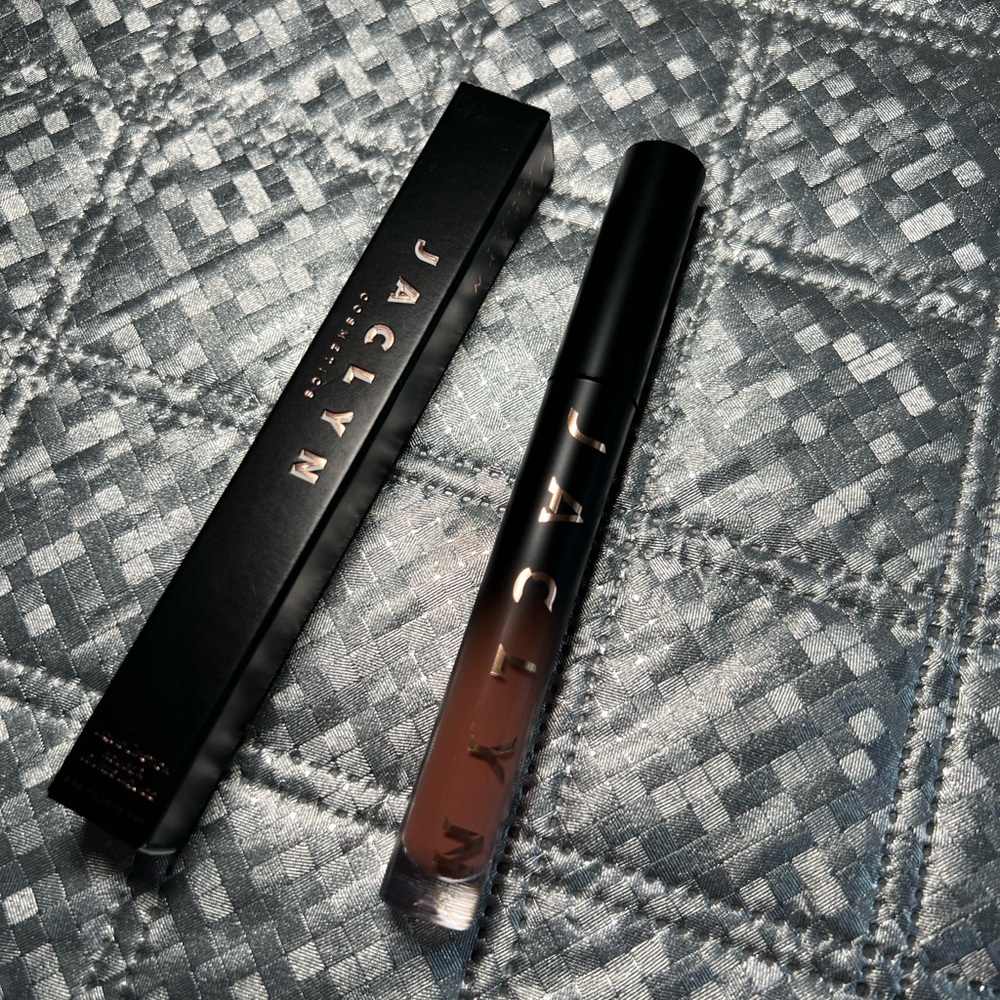 Jaclyn Cosmetics Poutspoken liquid lipstick - Confidence